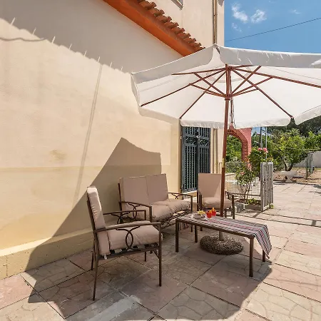 Casa Lupa Magnifica Con Giardino